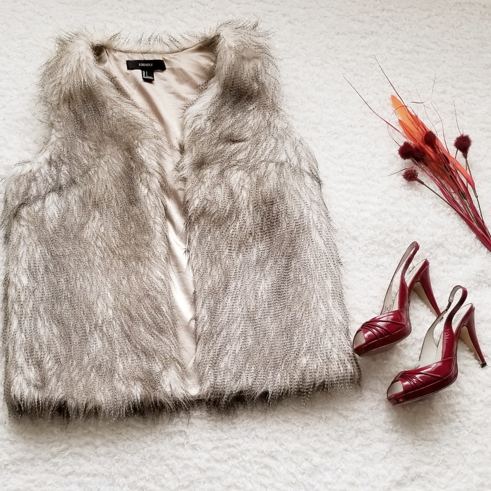 2×($20) FAUX FUR VEST BY FOREVER 21, TAN SIZE L - Picture 1 of 8